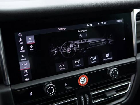 Certified 2026 Porsche Macan image 15