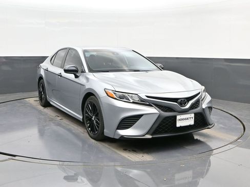 Used 2019 Toyota Camry SE image 18