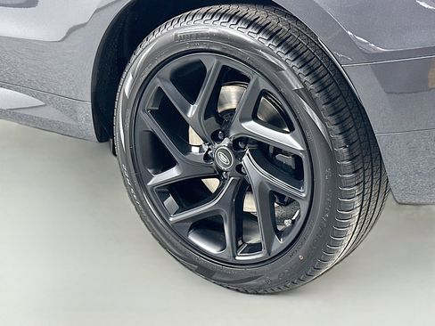 New 2025 Land Rover Range Rover Sport Dynamic SE image 9