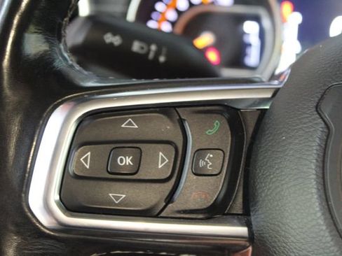 Used 2019 Jeep Wrangler Unlimited Sahara w/ Uconnect 4C Nav & Sound Group AWD/4WD image 16