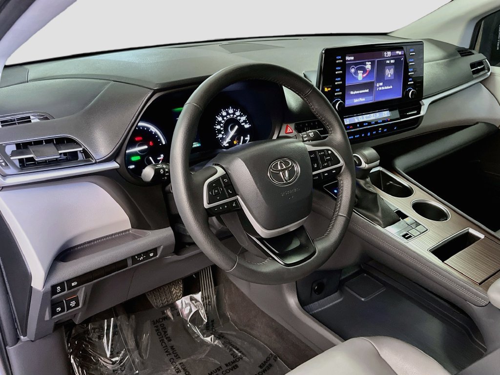 Used 2023 Toyota Sienna XLE AWD/4WD image 9