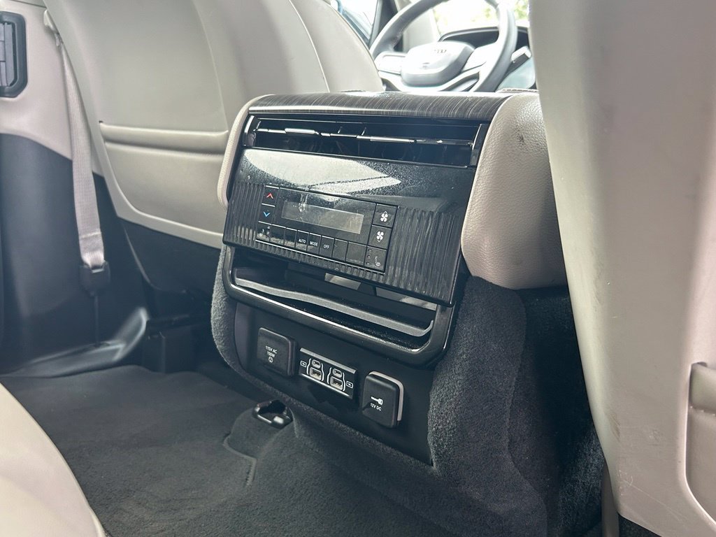 Used 2024 Jeep Wagoneer Series II w/ Flexible Seating Group RWD image 35