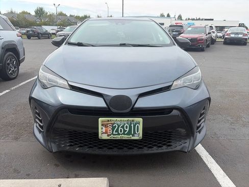 Used 2018 Toyota Corolla SE w/ SE Premium Package FWD image 2