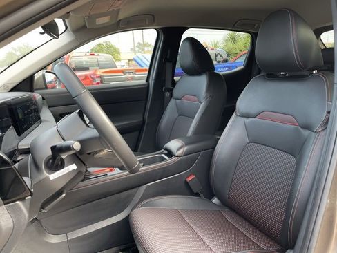 Certified 2025 Nissan Kicks SR image 8