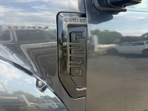 Used 2017 Ford F250 Lariat w/ Lariat Ultimate Package AWD/4WD image 12