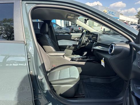 Used 2025 Chevrolet Trax LT w/ Driver Confidence Package image 32