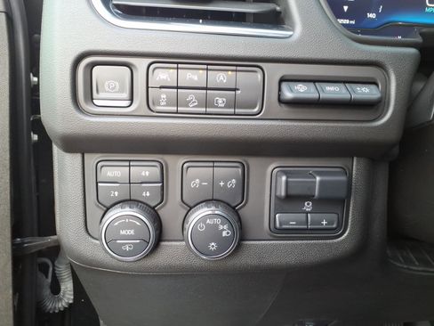 Used 2023 Chevrolet Suburban High Country image 16