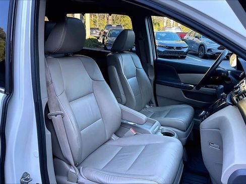 Used 2017 Honda Odyssey Touring image 8