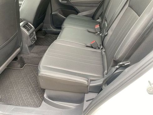 Used 2023 Volkswagen Tiguan SE w/ Panoramic Sunroof Package image 23