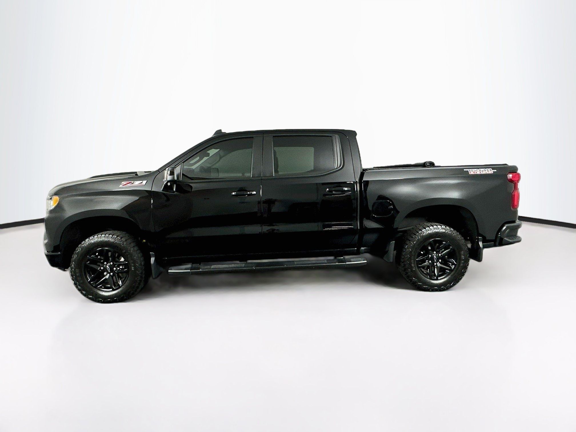 Used 2024 Chevrolet Silverado 1500 LT Trail Boss w/ Convenience Package II AWD/4WD image 4