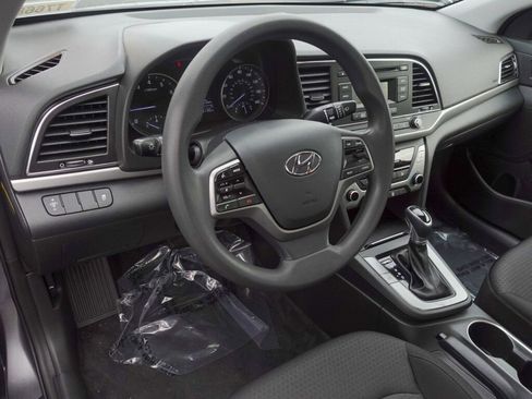 Used 2018 Hyundai Elantra SE image 10