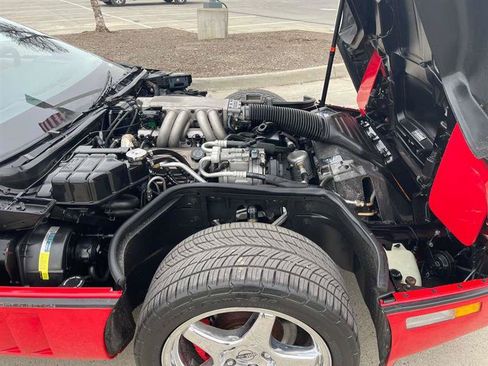 Used 1990 Chevrolet Corvette Convertible RWD image 99