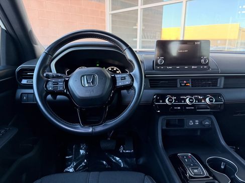 Used 2023 Honda Pilot Sport image 16