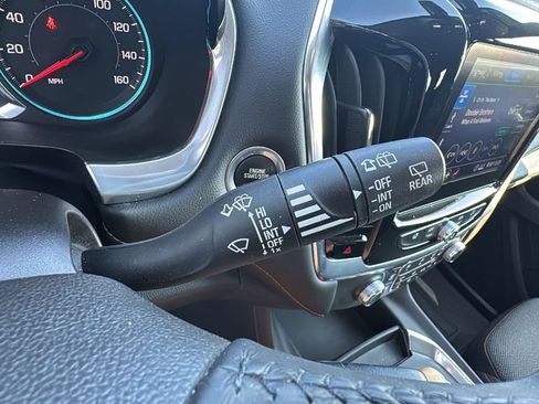 Used 2021 Chevrolet Traverse LT FWD image 19