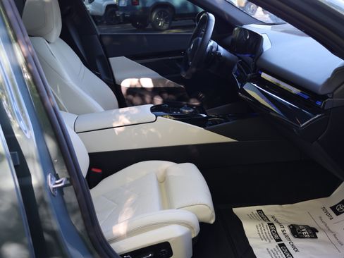 Used 2026 BMW 530i w/ Premium Package RWD image 39