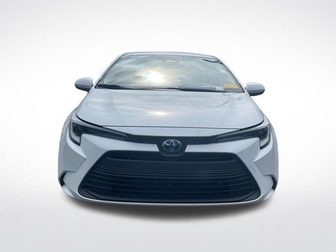 Used 2025 Toyota Corolla LE FWD image 2