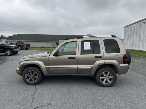 Used 2005 Jeep Liberty Limited AWD/4WD image 4