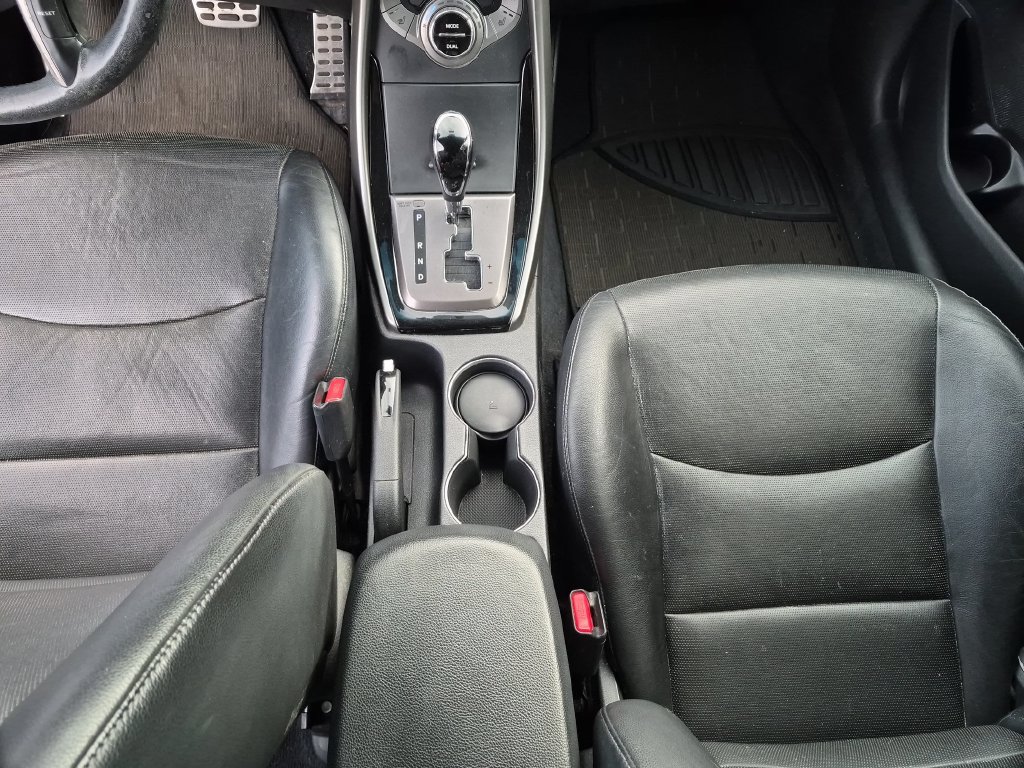 Used 2013 Hyundai Elantra SE w/ Technology Pkg FWD image 24