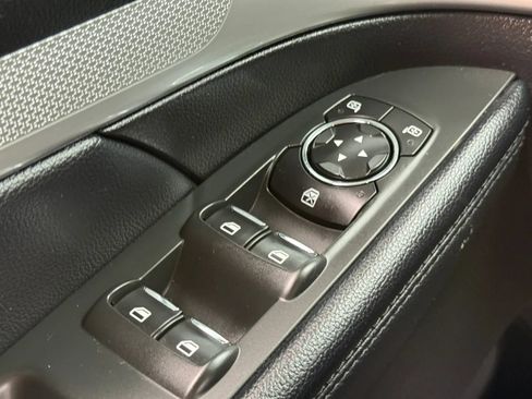 Used 2017 Ford Explorer XLT w/ Equipment Group 202A AWD/4WD image 40