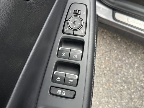 Used 2020 Hyundai Santa Fe Limited image 25