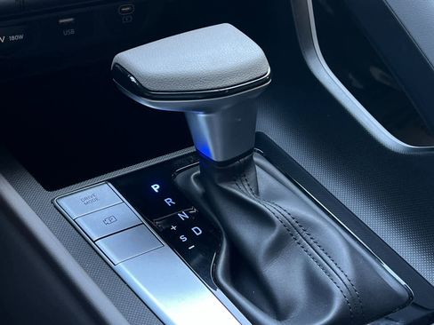Certified 2024 Hyundai Elantra SEL FWD image 22