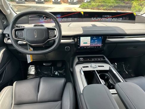 New 2026 Lincoln Navigator L Premier AWD/4WD image 22