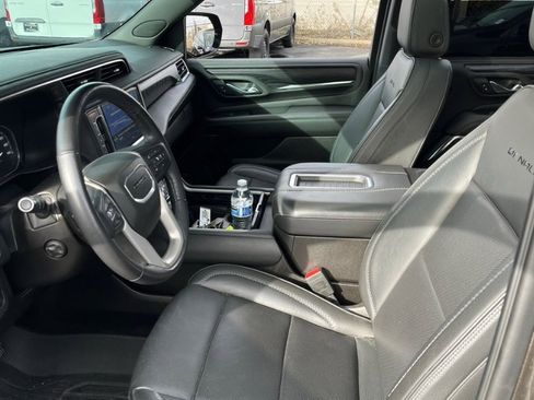 Used 2021 GMC Yukon Denali w/ Advanced Technology Package image 5