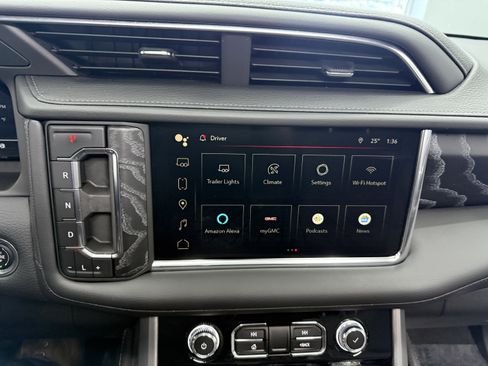 Used 2024 GMC Yukon XL Denali image 23