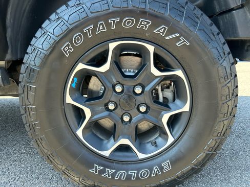 Used 2023 Jeep Wrangler Unlimited Rubicon 4xe w/ Cold Weather Group AWD/4WD image 14
