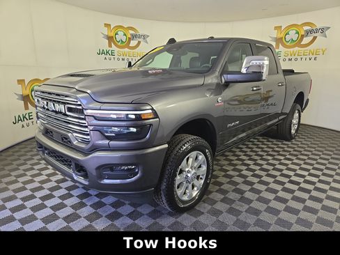 Used 2025 RAM 2500 Laramie AWD/4WD image 3