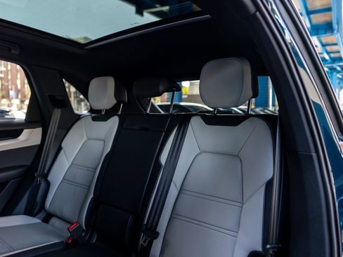 Certified 2025 Porsche Cayenne AWD/4WD image 31