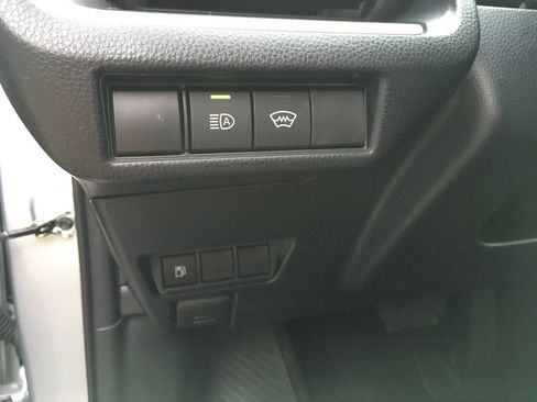 Used 2025 Toyota Prius LE FWD image 17