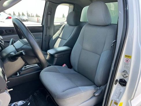 Used 2015 Toyota Tacoma 2WD Access Cab image 14