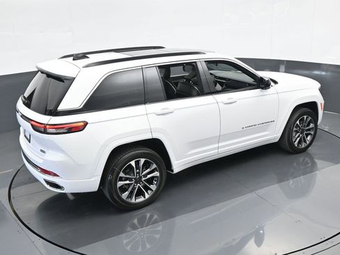 Used 2024 Jeep Grand Cherokee Overland w/ Luxury Tech Group IV image 46