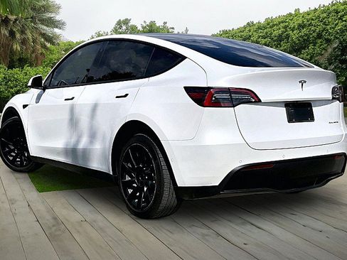 Used 2021 Tesla Model Y Long Range AWD/4WD image 9