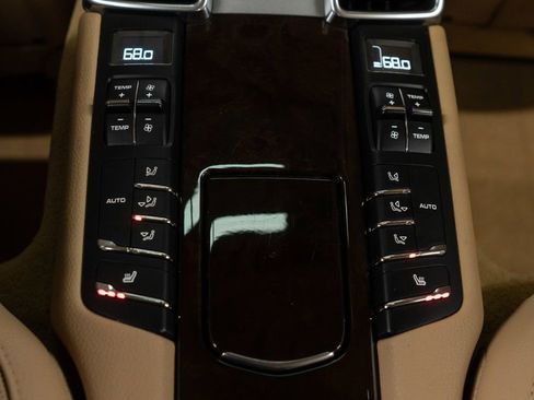Used 2014 Porsche Panamera 4 image 15