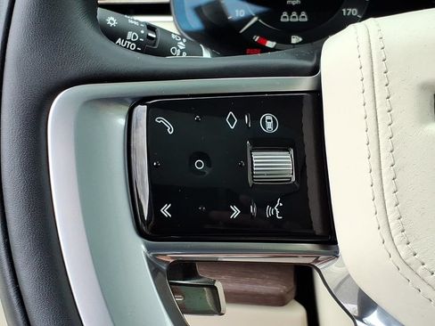 Used 2025 Land Rover Range Rover SE AWD/4WD image 20
