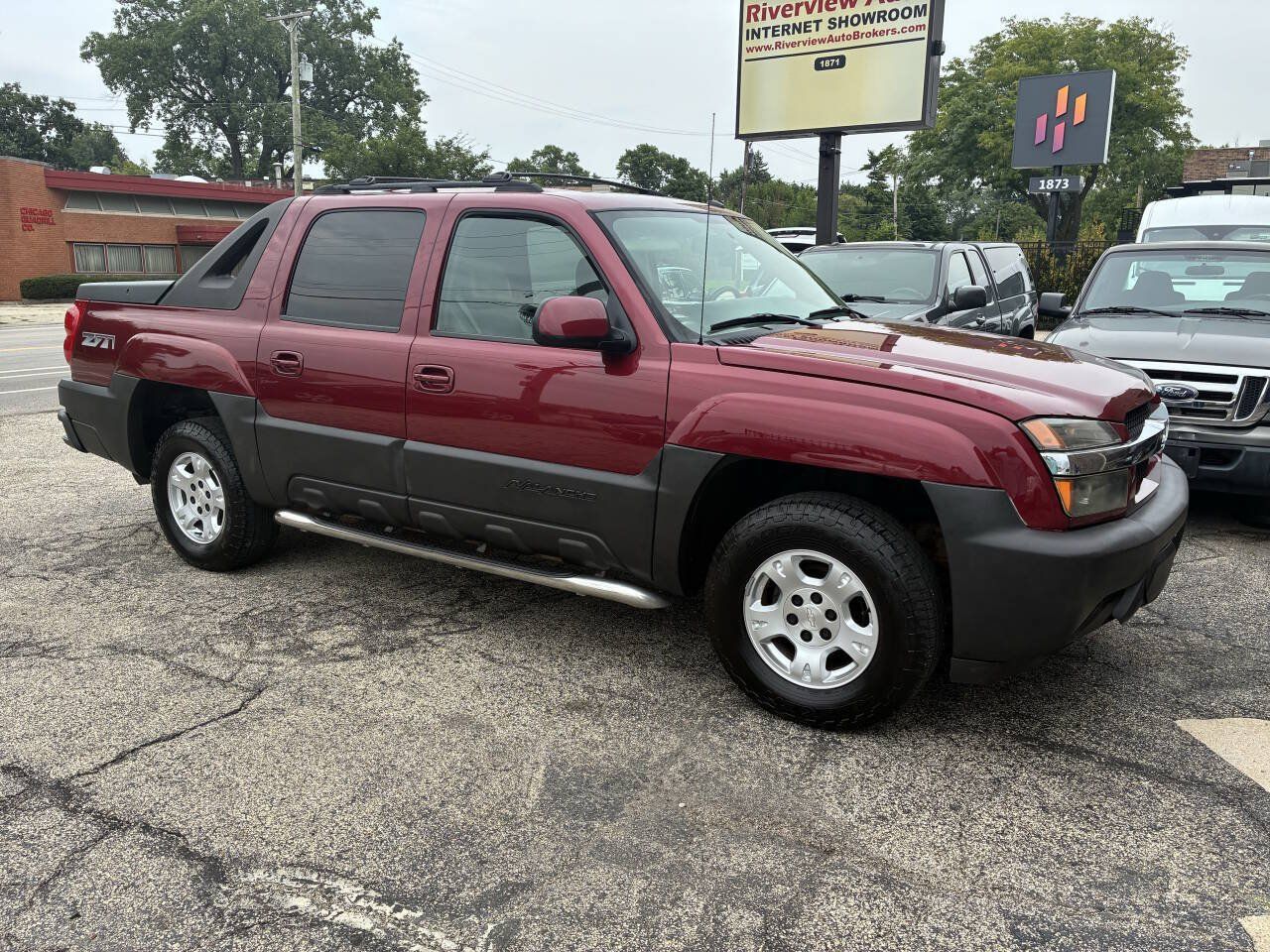 Used 2005 Chevrolet Avalanche Z71 w/ Preferred Equipment Group AWD/4WD image 2