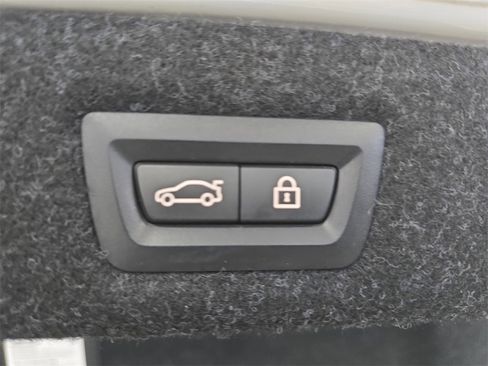 Used 2022 BMW 530i w/ Convenience Package image 28