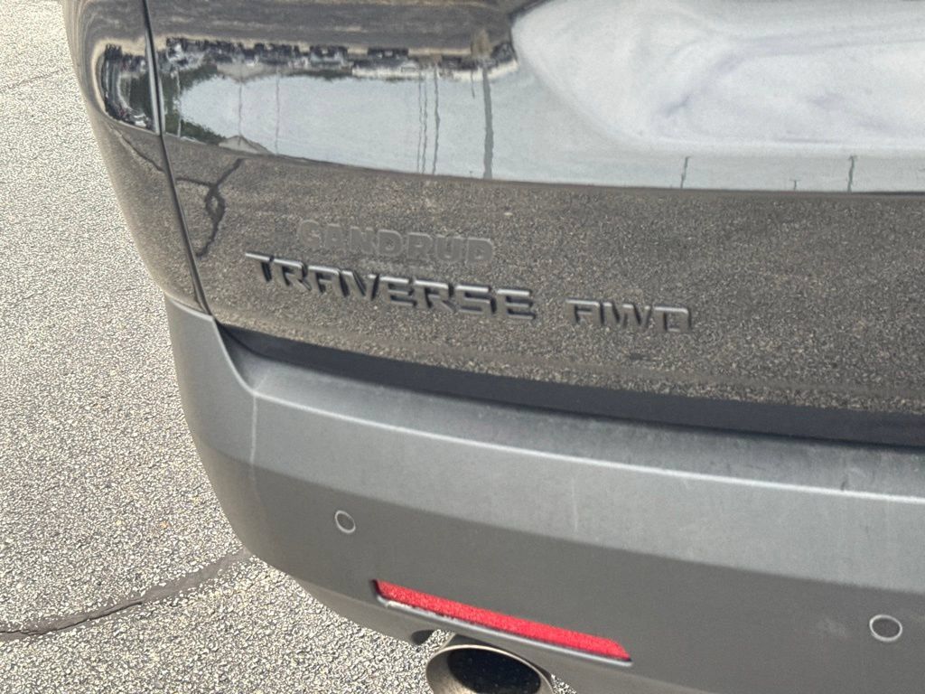 Certified 2022 Chevrolet Traverse LT w/ Midnight/Sport Edition AWD/4WD image 5