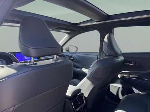 Used 2026 Toyota Crown Platinum image 14