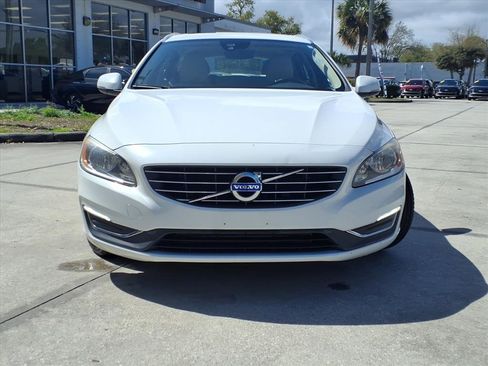 Used 2016 Volvo V60 T5 Premier image 2