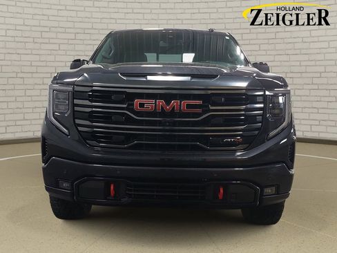Used 2023 GMC Sierra 1500 AT4 w/ AT4 Preferred Package AWD/4WD image 2