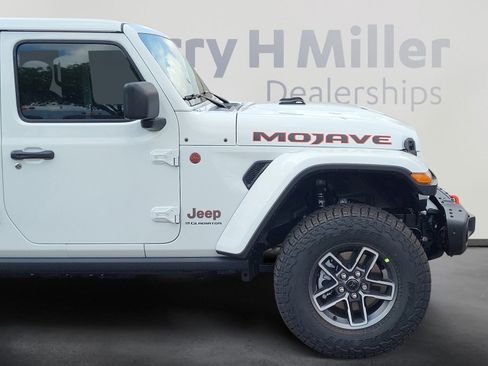 New 2025 Jeep Gladiator Mojave image 8