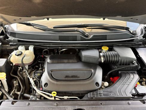 Used 2025 Chrysler Pacifica Limited FWD image 55