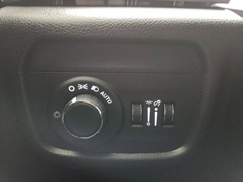 Used 2023 Jeep Grand Cherokee Altitude image 10