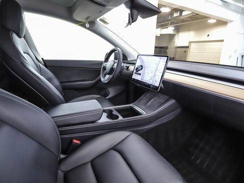 Used 2021 Tesla Model Y Long Range image 28