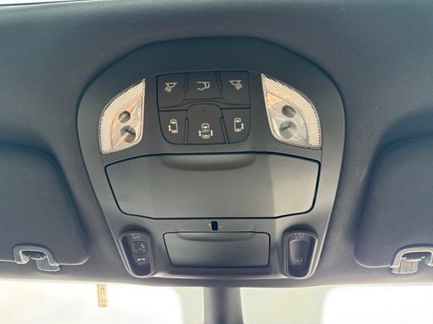 Used 2026 Chrysler Pacifica Limited FWD image 38