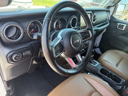 Used 2021 Jeep Wrangler Unlimited Sahara AWD/4WD image 4