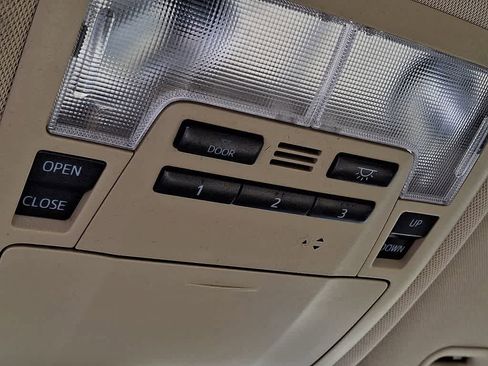 Used 2019 Toyota Highlander XLE image 27